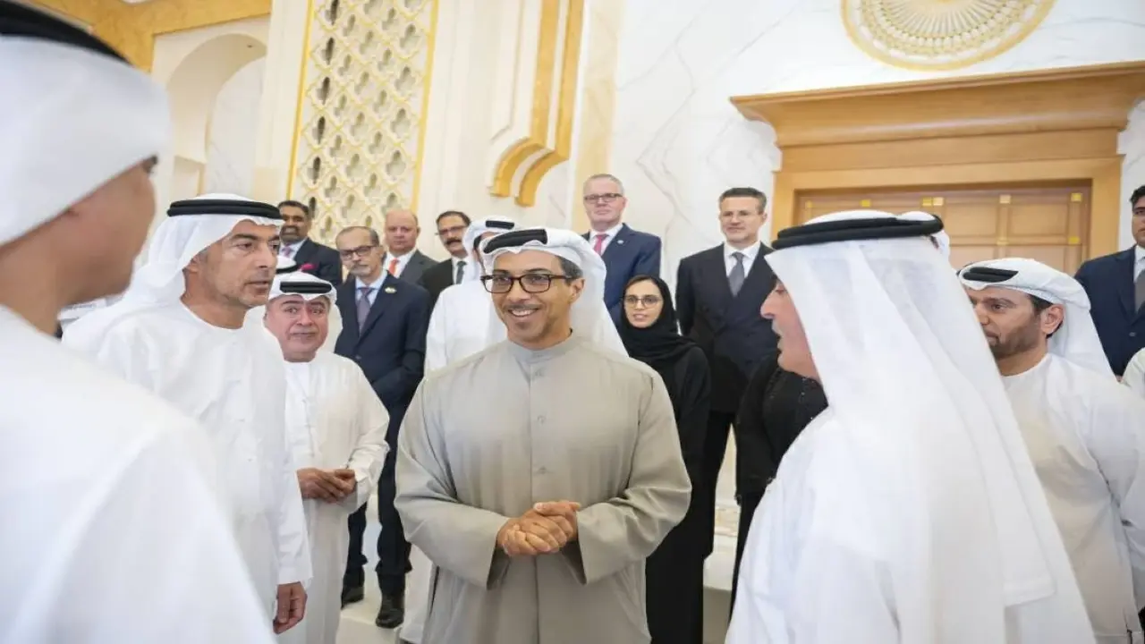 منصور بن زايد: «جيوَن» تعزز السيادة المالية للإمارات بشكل استراتيجي